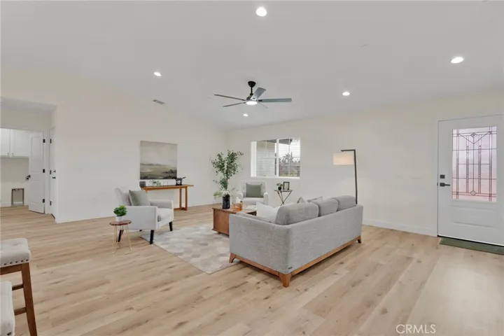 20190 Osseo Road, Apple Valley, California 92308