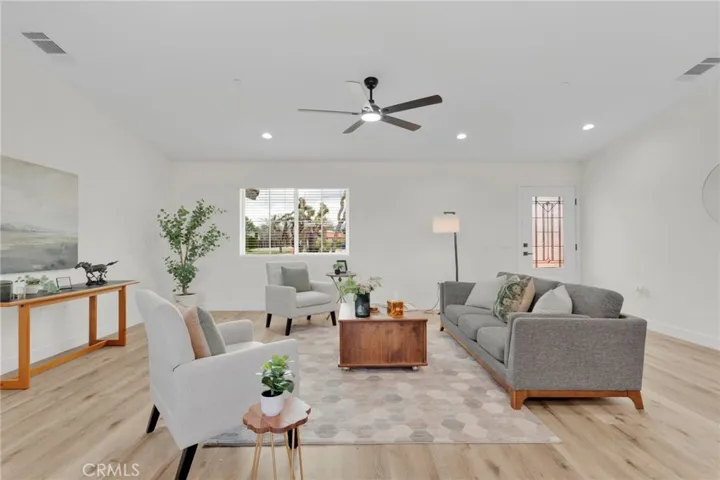 20190 Osseo Road, Apple Valley, California 92308