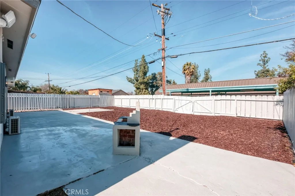 4161 E Holland, Fresno, California 93726 home-pic-28