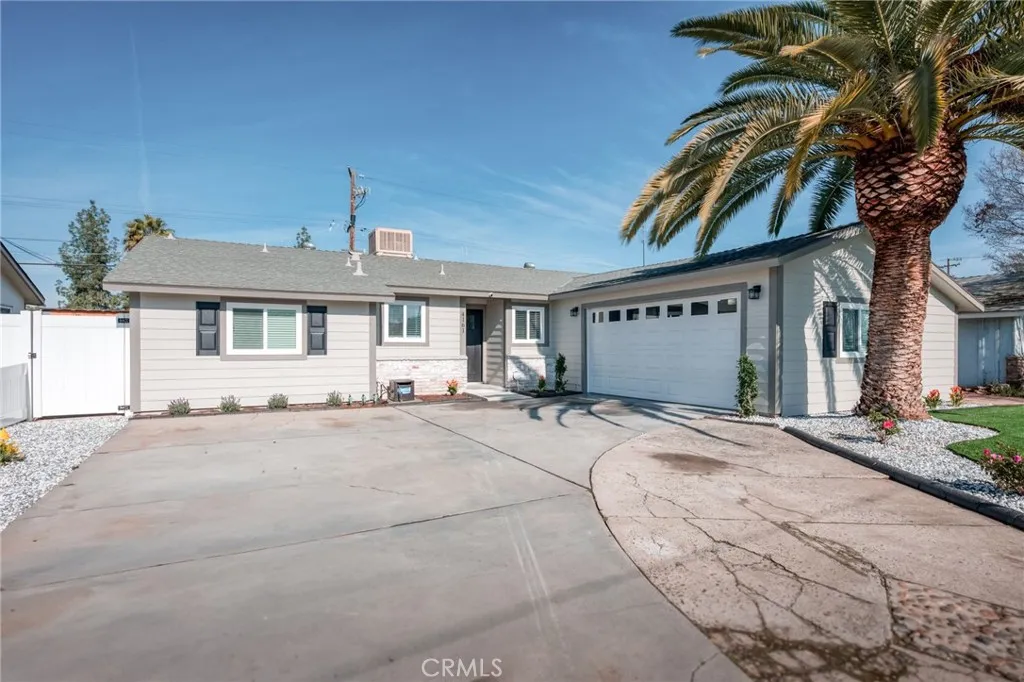4161 E Holland, Fresno, California 93726 home-pic-1
