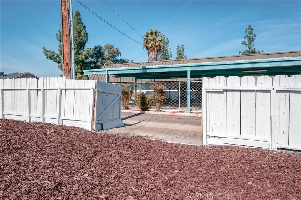 4161 E Holland, Fresno, California 93726 home-pic-27