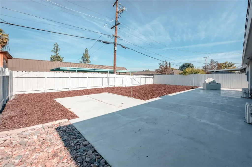 4161 E Holland, Fresno, California 93726 home-pic-31
