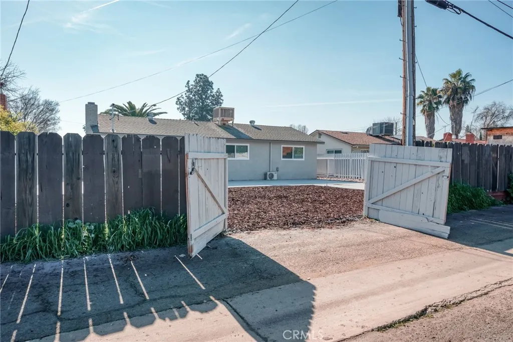 4161 E Holland, Fresno, California 93726 home-pic-26