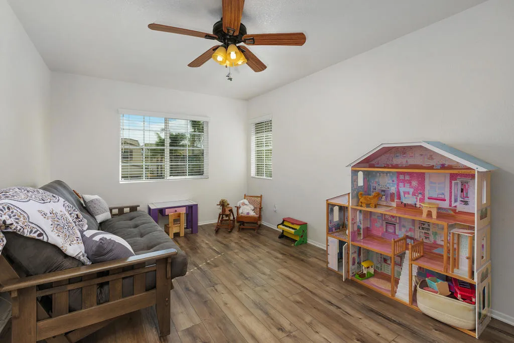 7348 Elderberry Court, Fontana, California 92336 home-pic-23