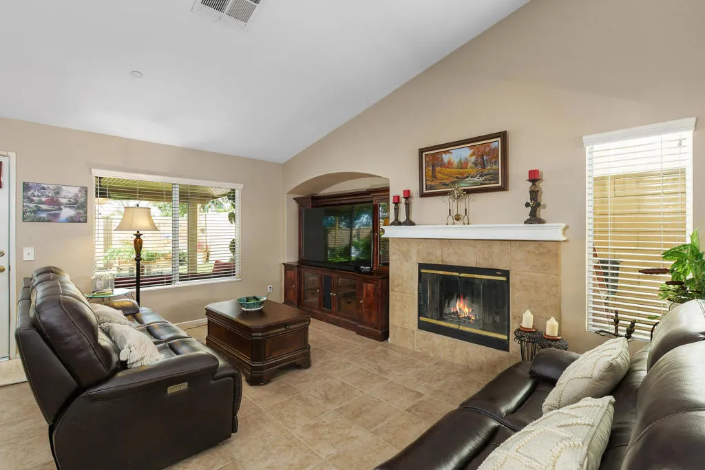7348 Elderberry Court, Fontana, California 92336 home-pic-6