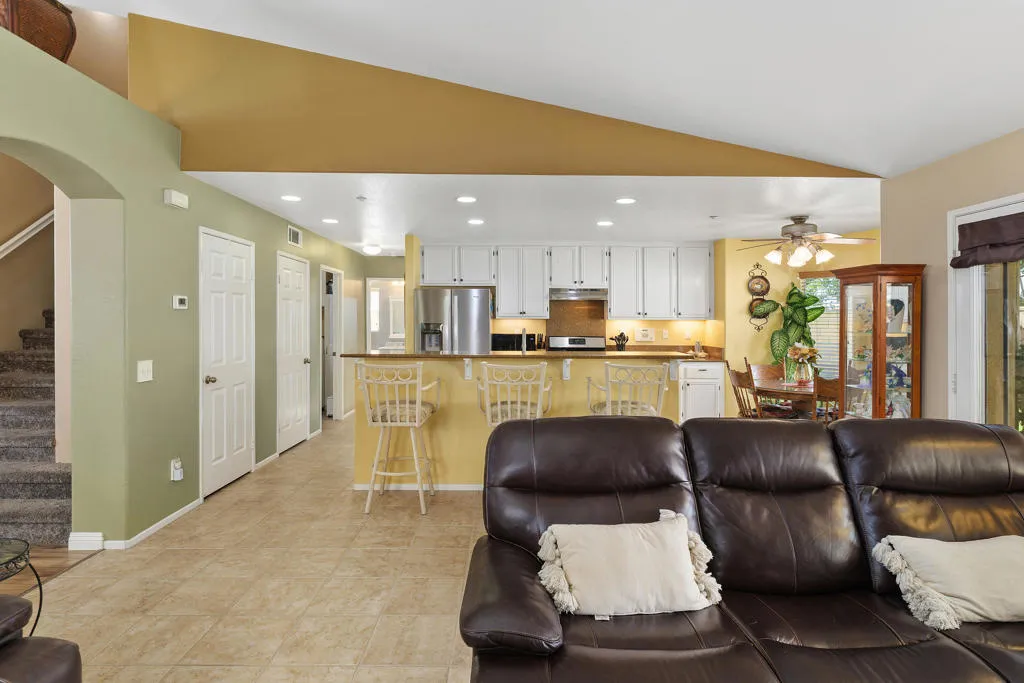 7348 Elderberry Court, Fontana, California 92336 home-pic-9