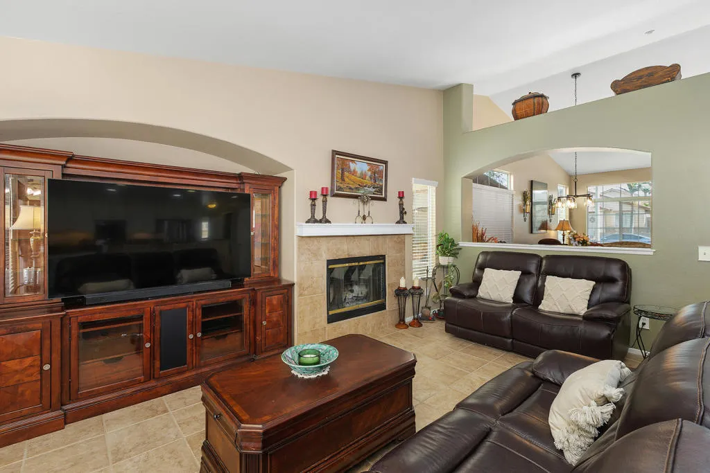7348 Elderberry Court, Fontana, California 92336 home-pic-7