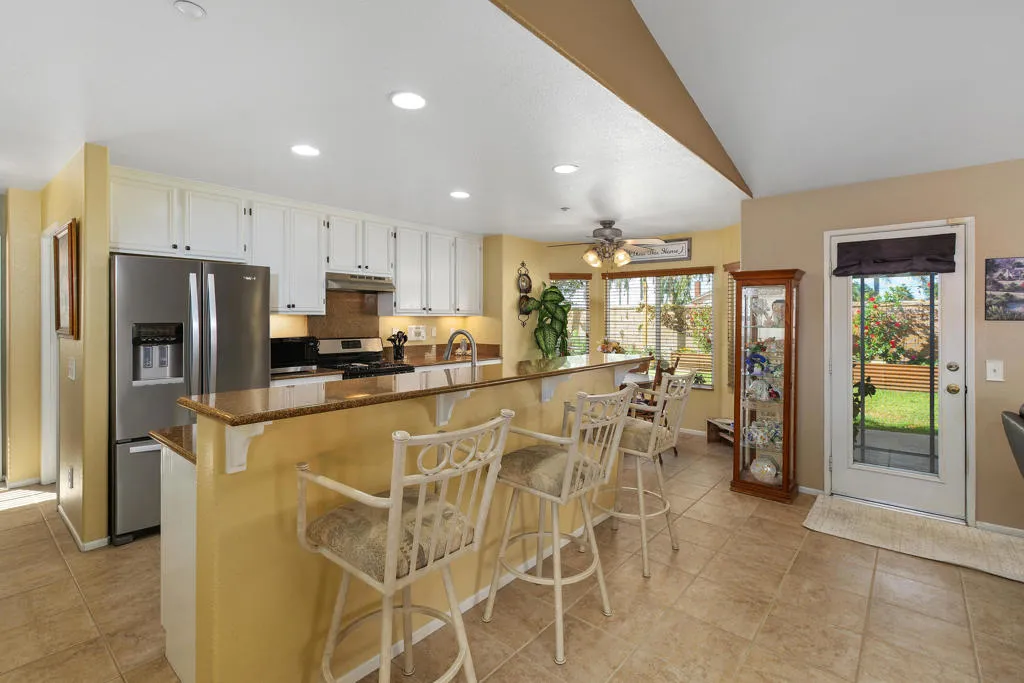 7348 Elderberry Court, Fontana, California 92336 home-pic-10