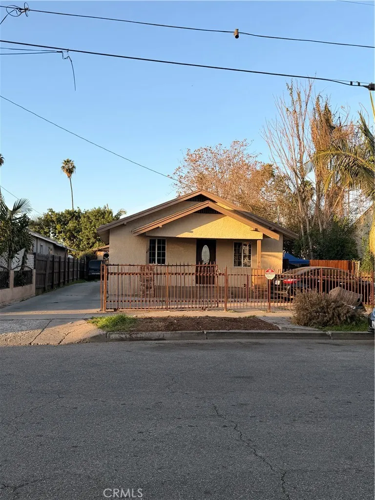 435 W Almond, Compton, California 90220 home-pic-1