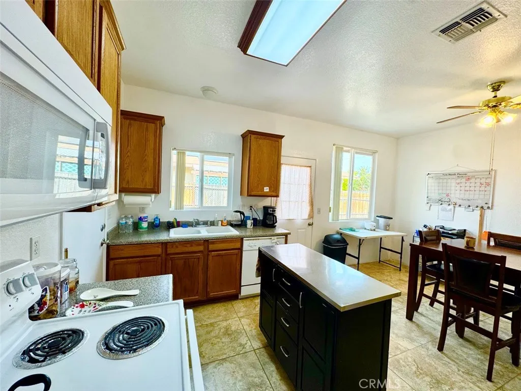 6213 Mariposa, 29 Palms, California 92277 home-pic-11