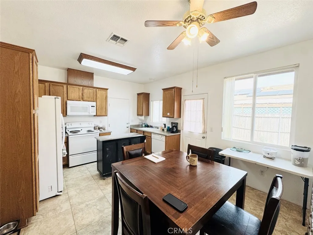 6213 Mariposa, 29 Palms, California 92277 home-pic-9