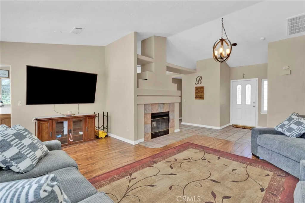 18507 Westlawn Street, Hesperia, California 92345 home-pic-7