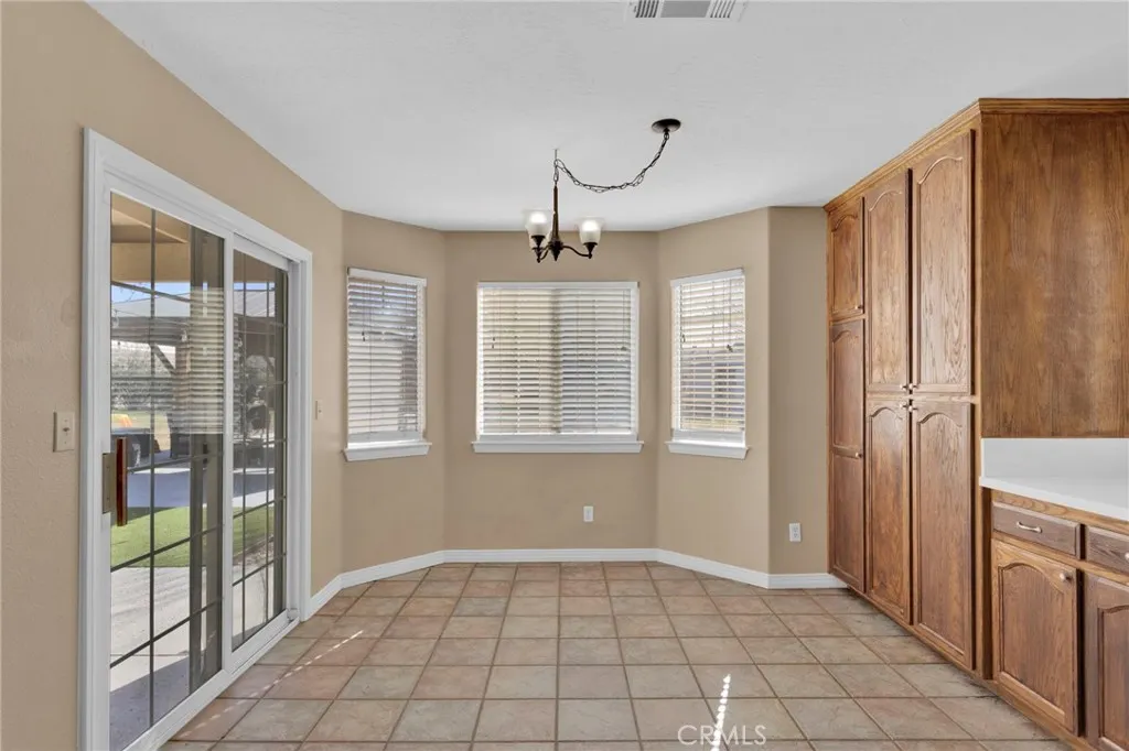 18507 Westlawn Street, Hesperia, California 92345 home-pic-10