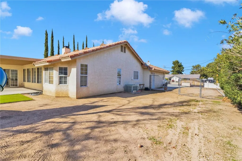 18507 Westlawn Street, Hesperia, California 92345 home-pic-28