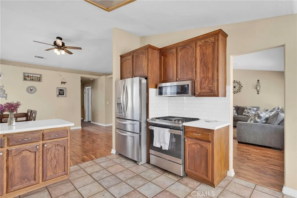 18507 Westlawn Street, Hesperia, California 92345 home-pic-12