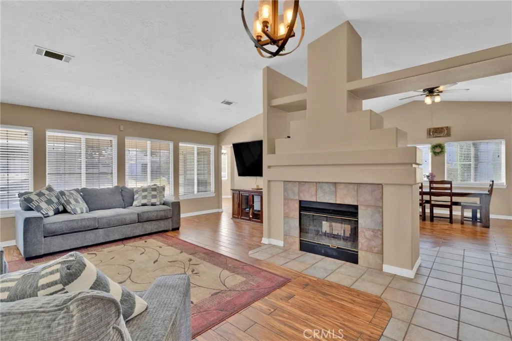 18507 Westlawn Street, Hesperia, California 92345 home-pic-4
