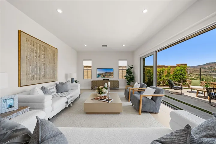 122 Mossvine, Irvine, California 92618