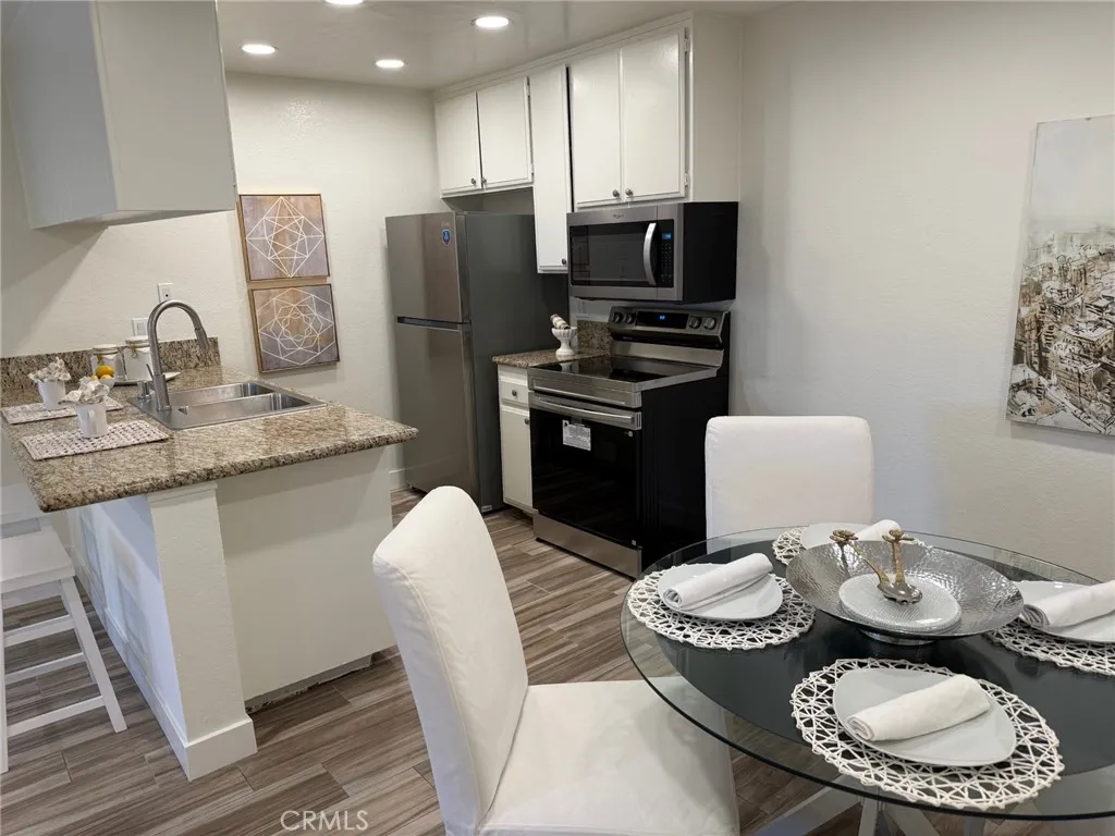 17552 Vandenberg 1, Tustin, California 92780 home-pic-3