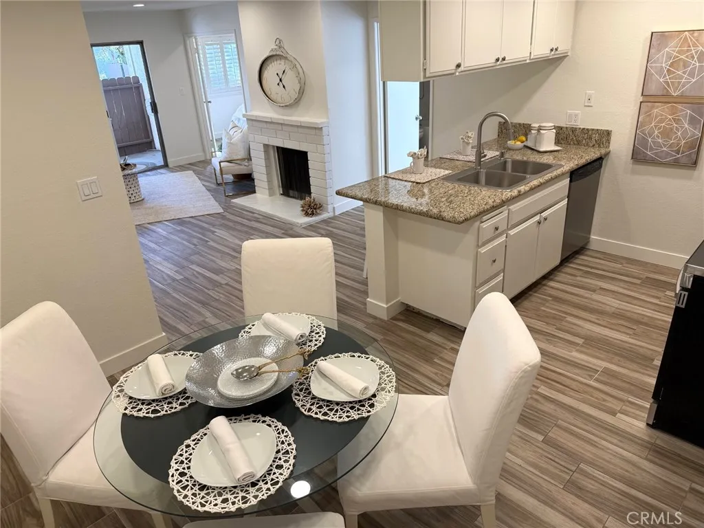 17552 Vandenberg 1, Tustin, California 92780 home-pic-4