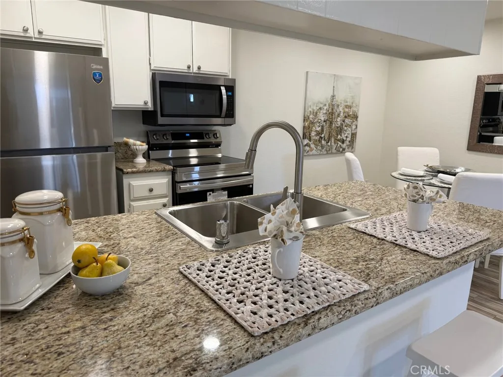 17552 Vandenberg 1, Tustin, California 92780 home-pic-5
