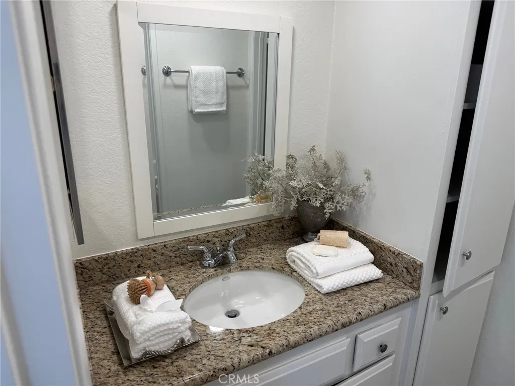 17552 Vandenberg 1, Tustin, California 92780 home-pic-12