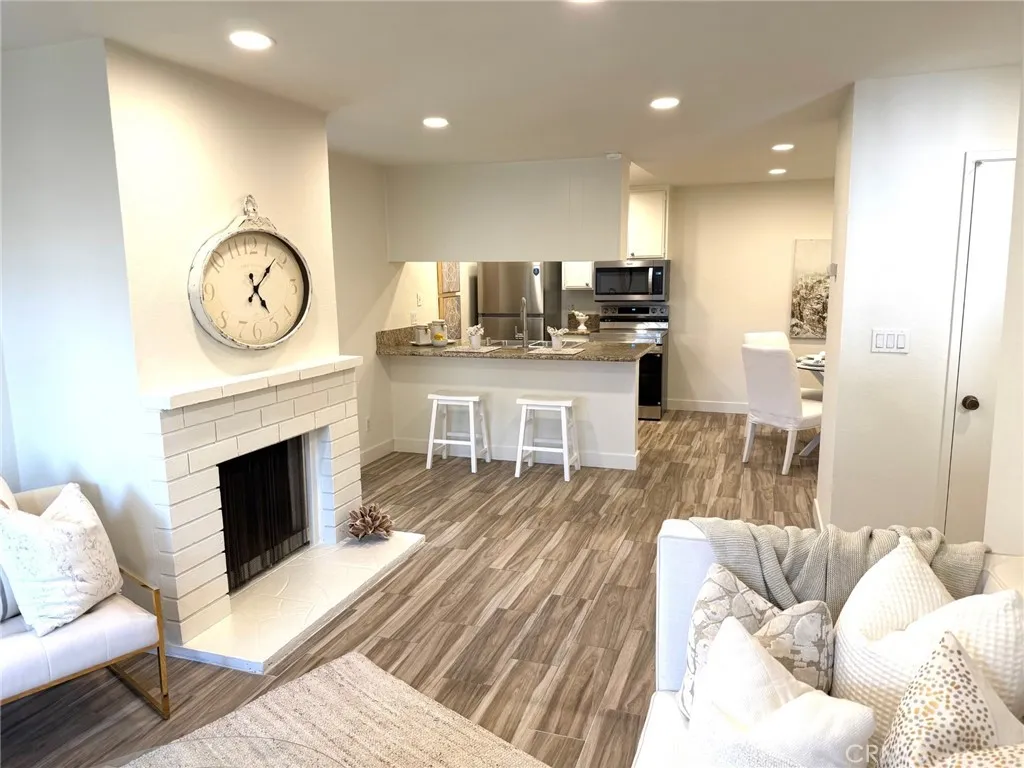 17552 Vandenberg 1, Tustin, California 92780 home-pic-2