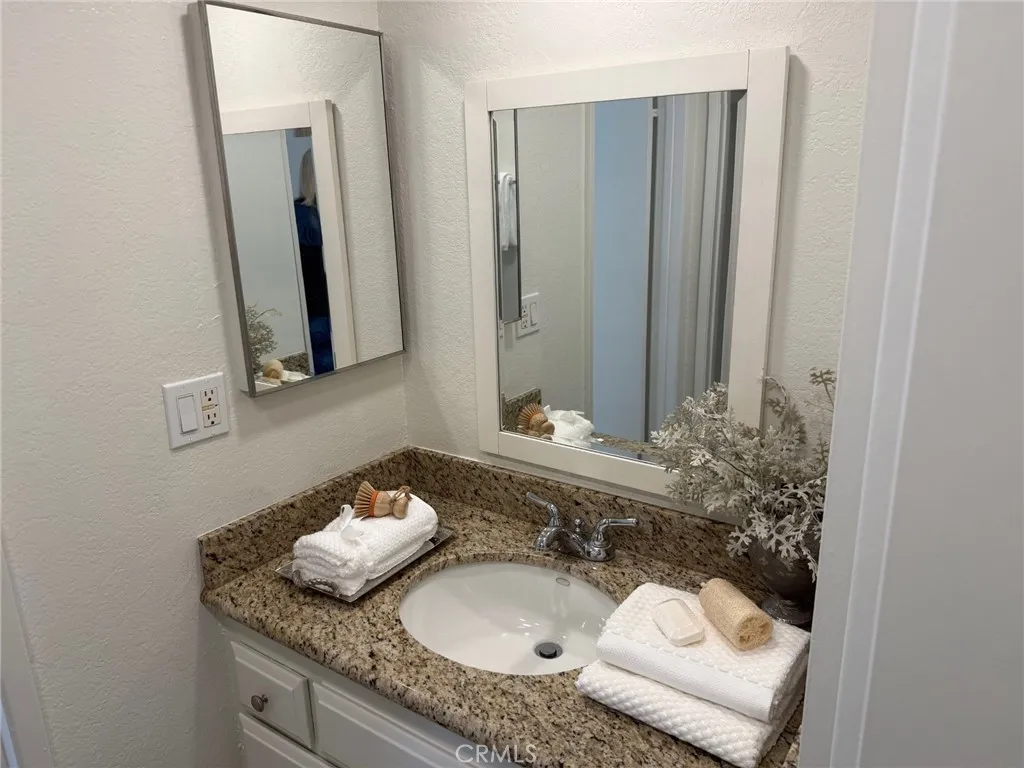 17552 Vandenberg 1, Tustin, California 92780 home-pic-13
