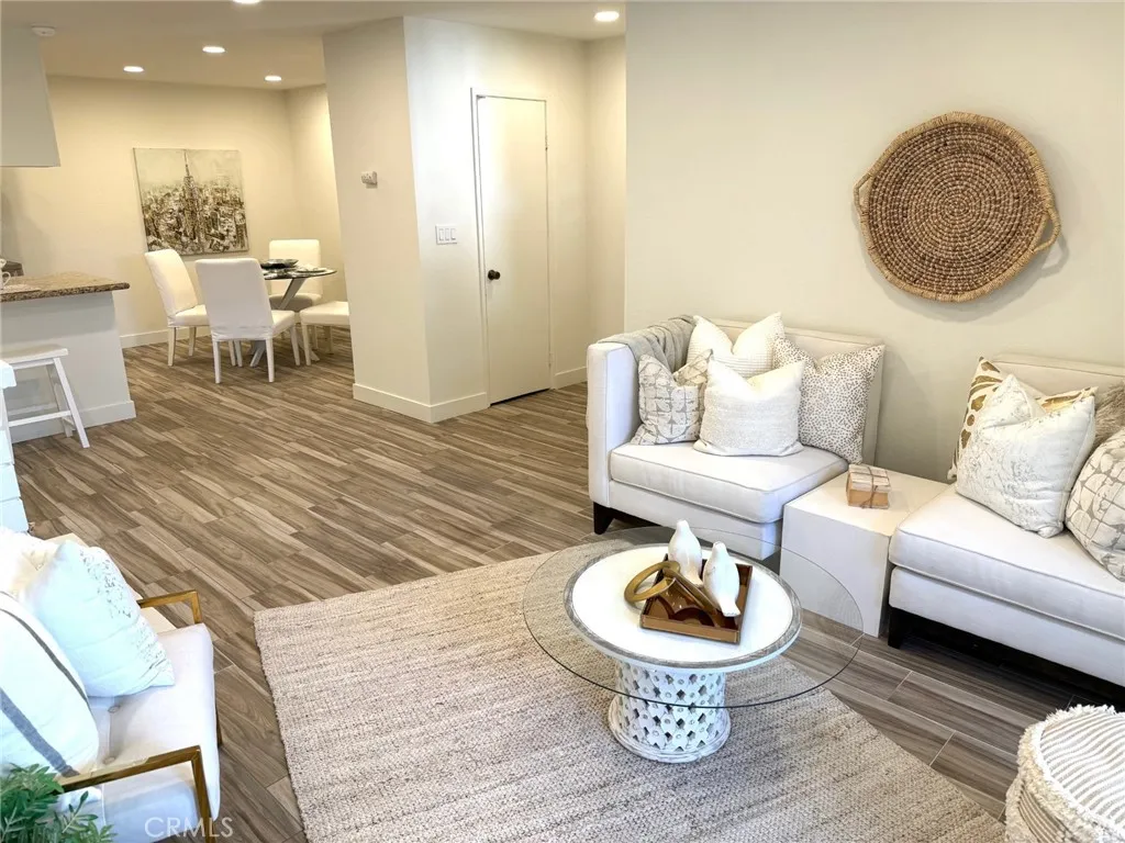 17552 Vandenberg 1, Tustin, California 92780 home-pic-6