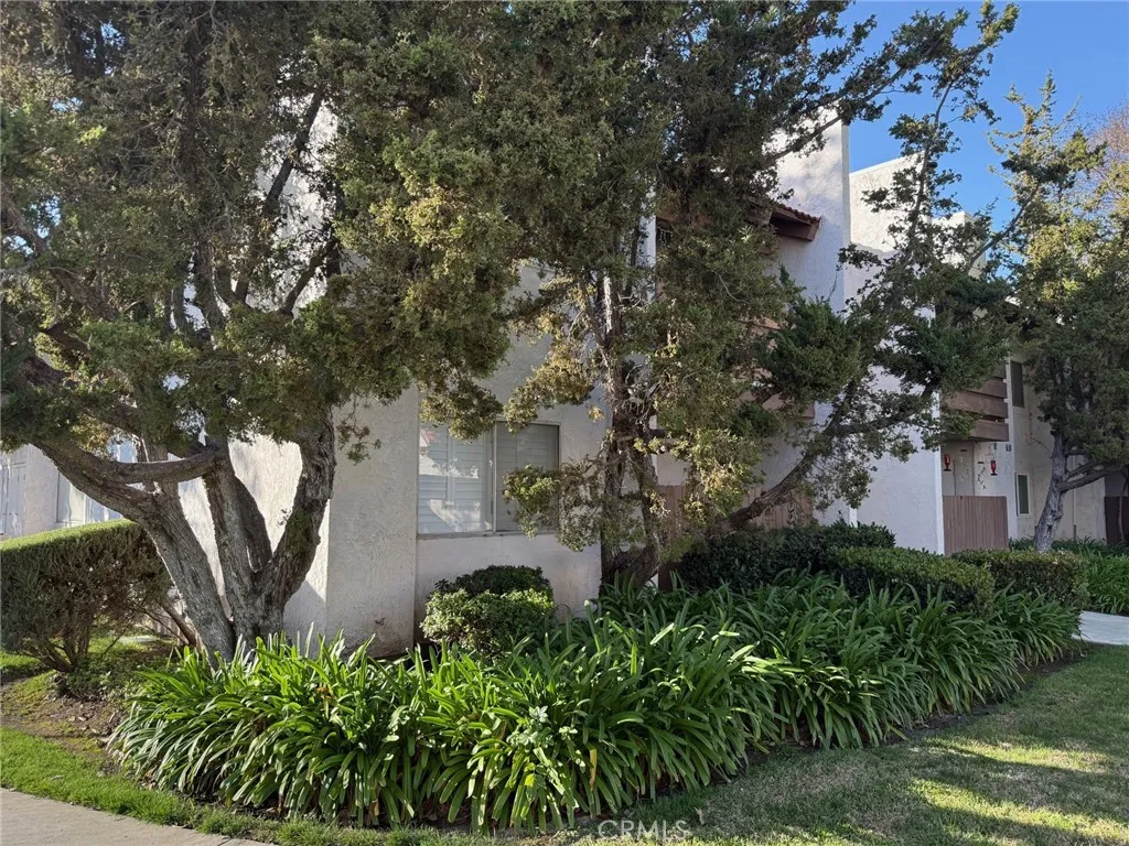 17552 Vandenberg 1, Tustin, California 92780 home-pic-1