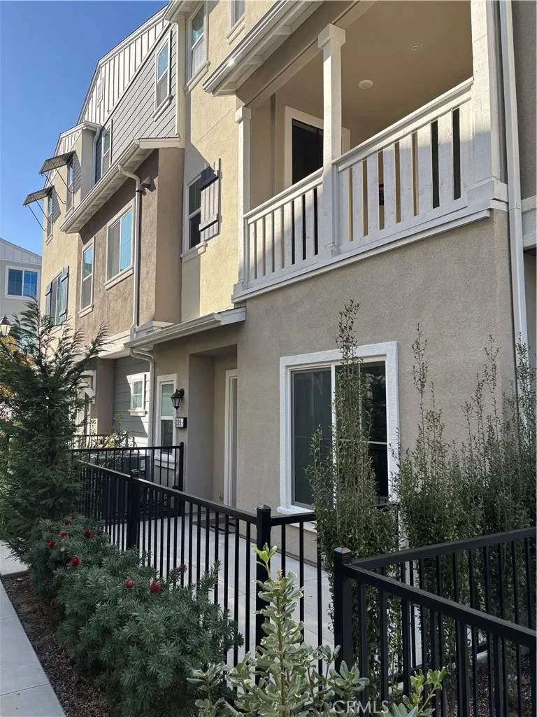 1395 Reliance, Carson, California 90746 home-pic-2