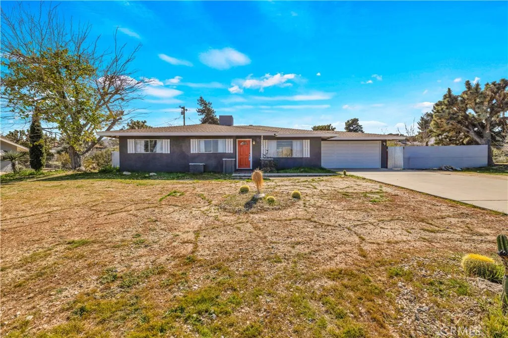 56527 Bonanza Drive, Yucca Valley, California 92284 home-pic-4