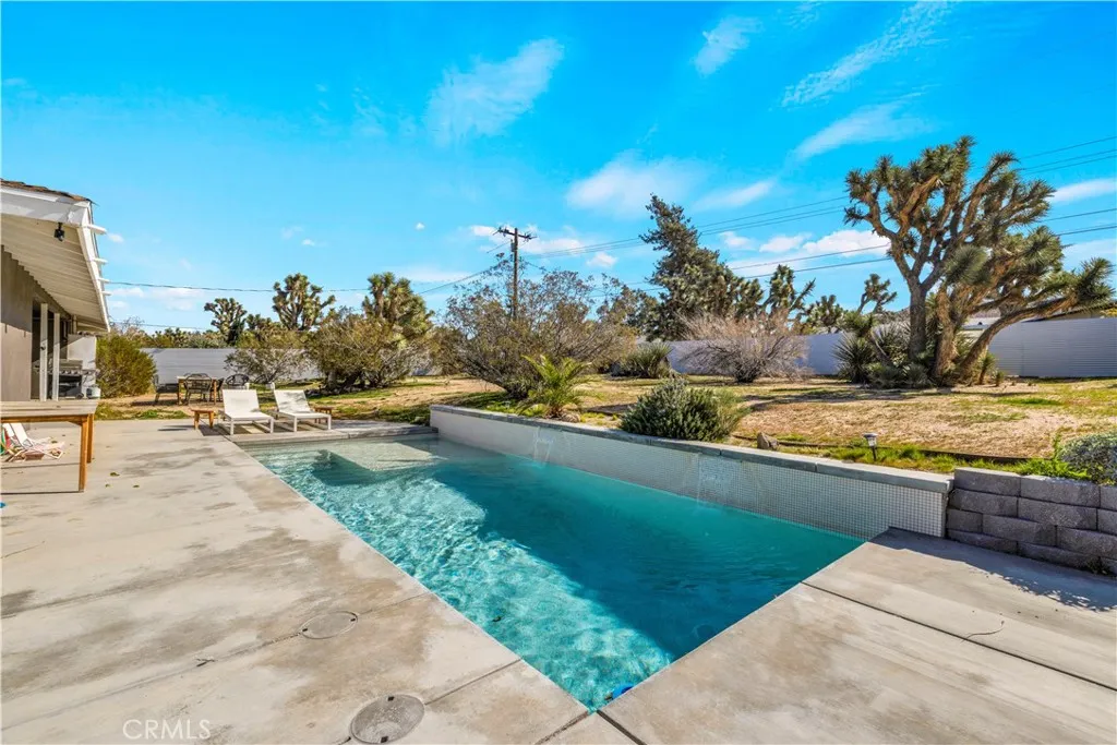 56527 Bonanza Drive, Yucca Valley, California 92284 home-pic-6