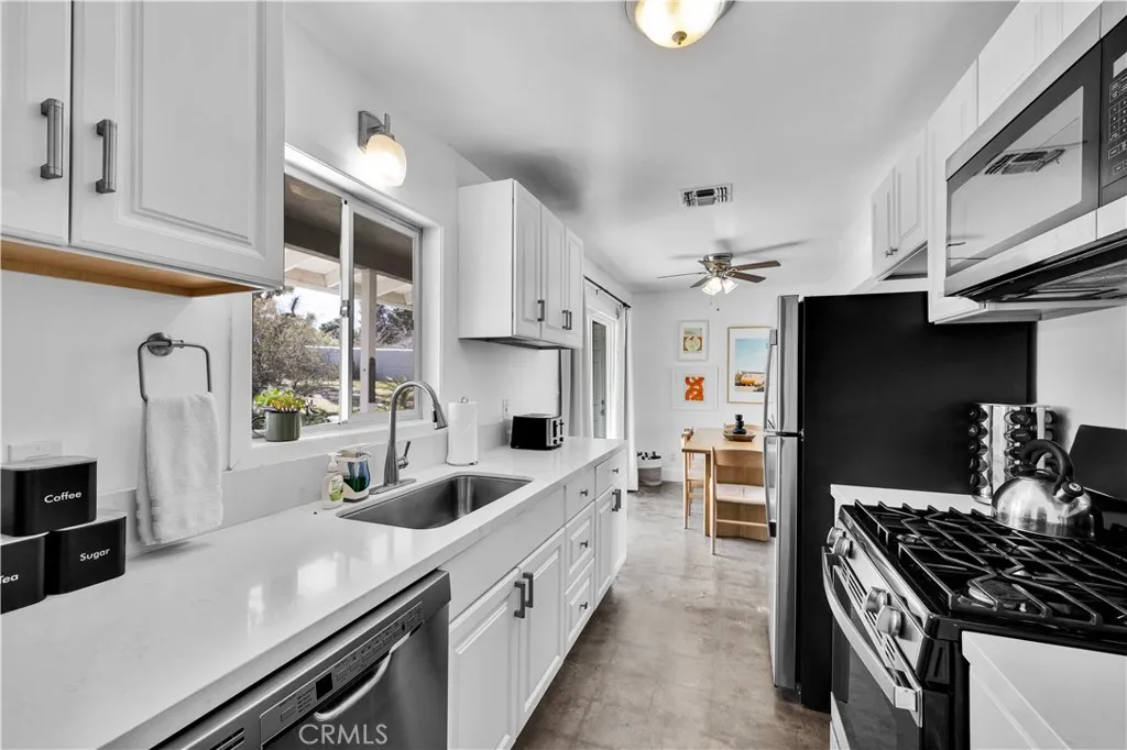 56527 Bonanza Drive, Yucca Valley, California 92284 home-pic-16