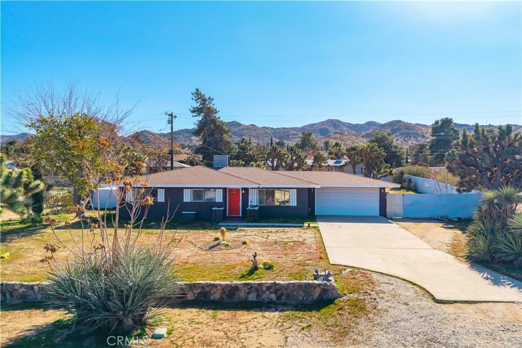 56527 Bonanza Drive, Yucca Valley, California 92284 home-pic-2