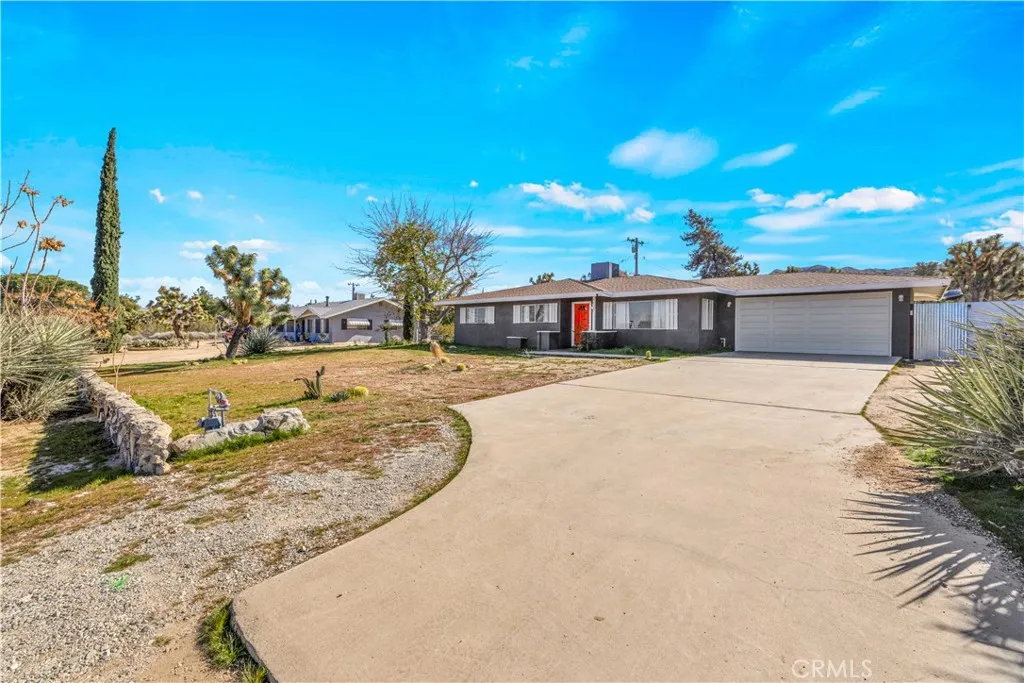 56527 Bonanza Drive, Yucca Valley, California 92284 home-pic-3