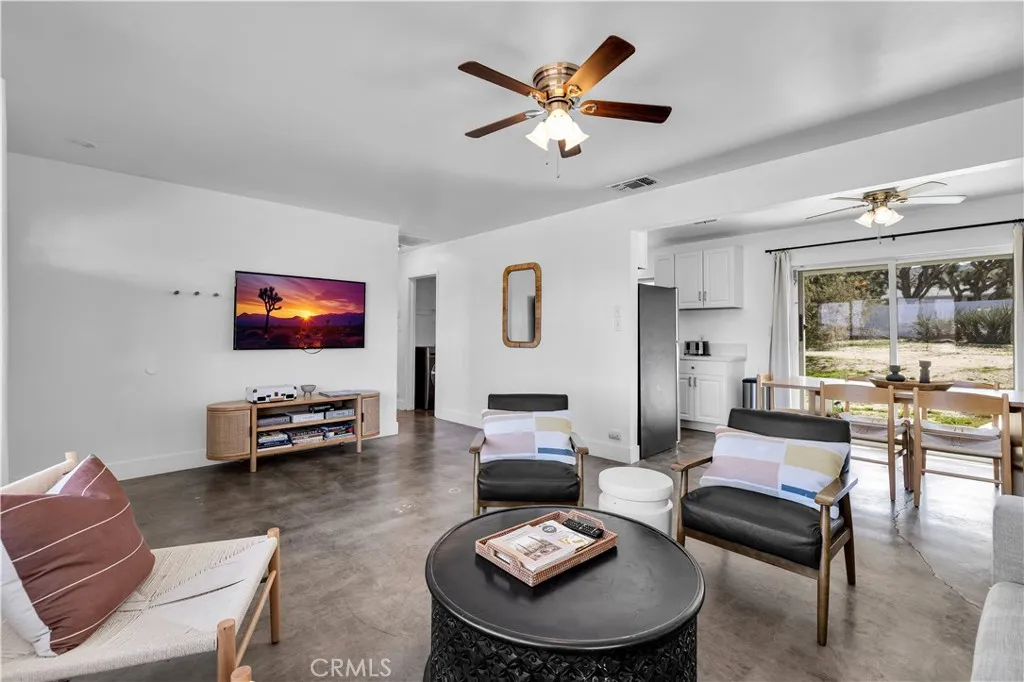 56527 Bonanza Drive, Yucca Valley, California 92284 home-pic-11