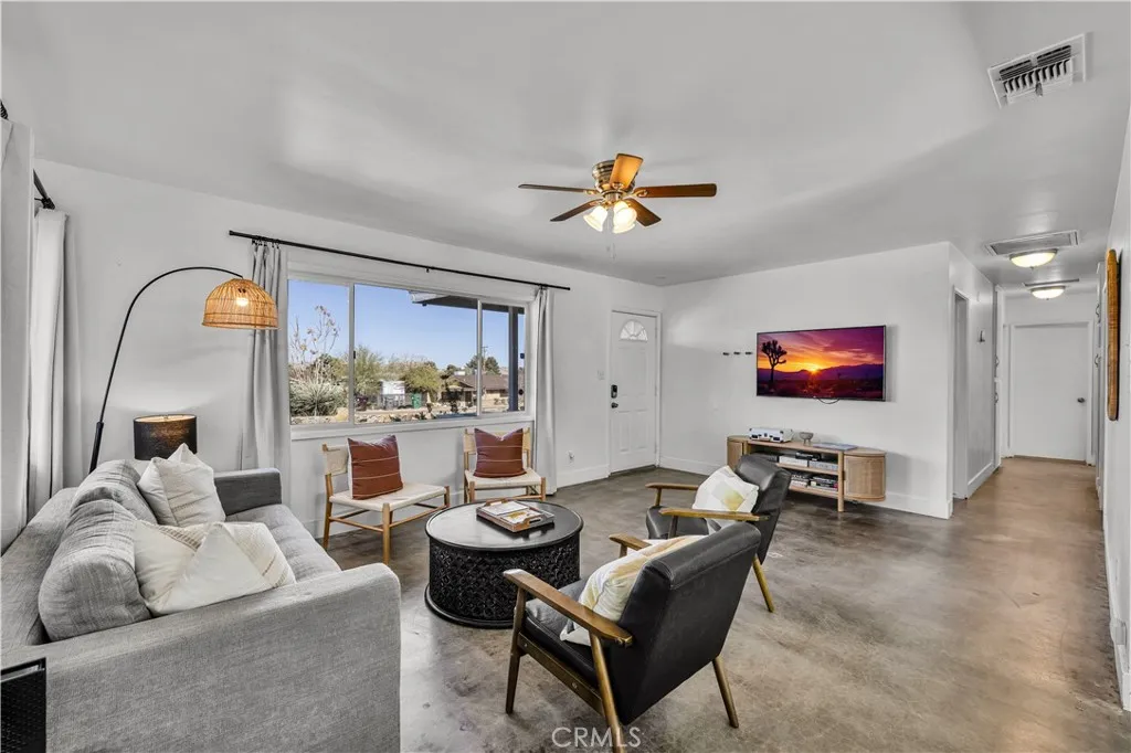 56527 Bonanza Drive, Yucca Valley, California 92284 home-pic-10