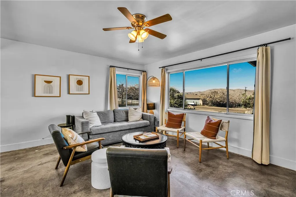 56527 Bonanza Drive, Yucca Valley, California 92284 home-pic-9
