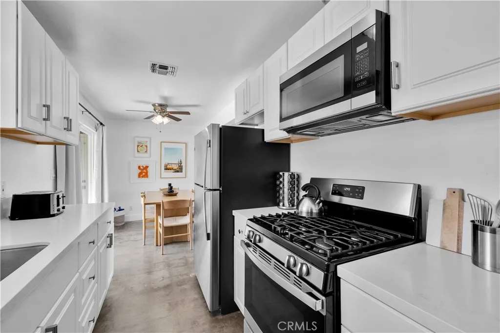 56527 Bonanza Drive, Yucca Valley, California 92284 home-pic-17