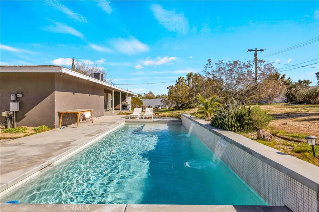 56527 Bonanza Drive, Yucca Valley, California 92284 home-pic-1