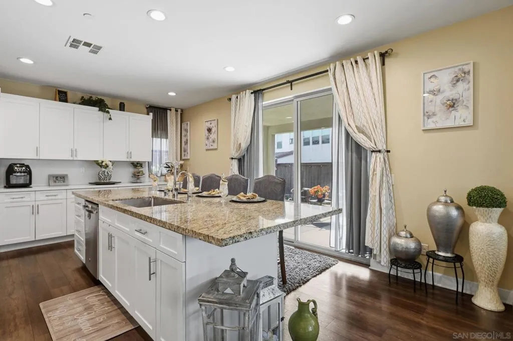 1124 Camino Levante, Chula Vista, California 91913 home-pic-19