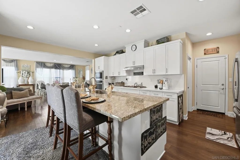 1124 Camino Levante, Chula Vista, California 91913 home-pic-18