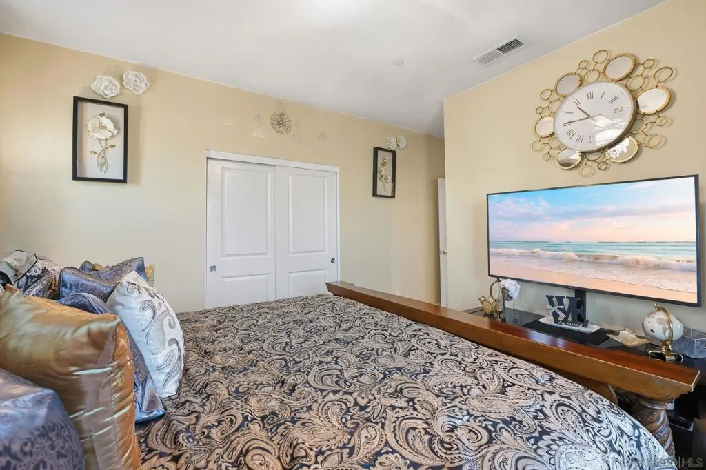 1124 Camino Levante, Chula Vista, California 91913 home-pic-27
