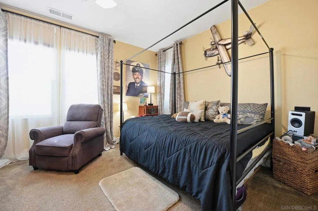 1124 Camino Levante, Chula Vista, California 91913 home-pic-46
