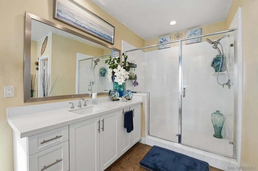 1124 Camino Levante, Chula Vista, California 91913 home-pic-37