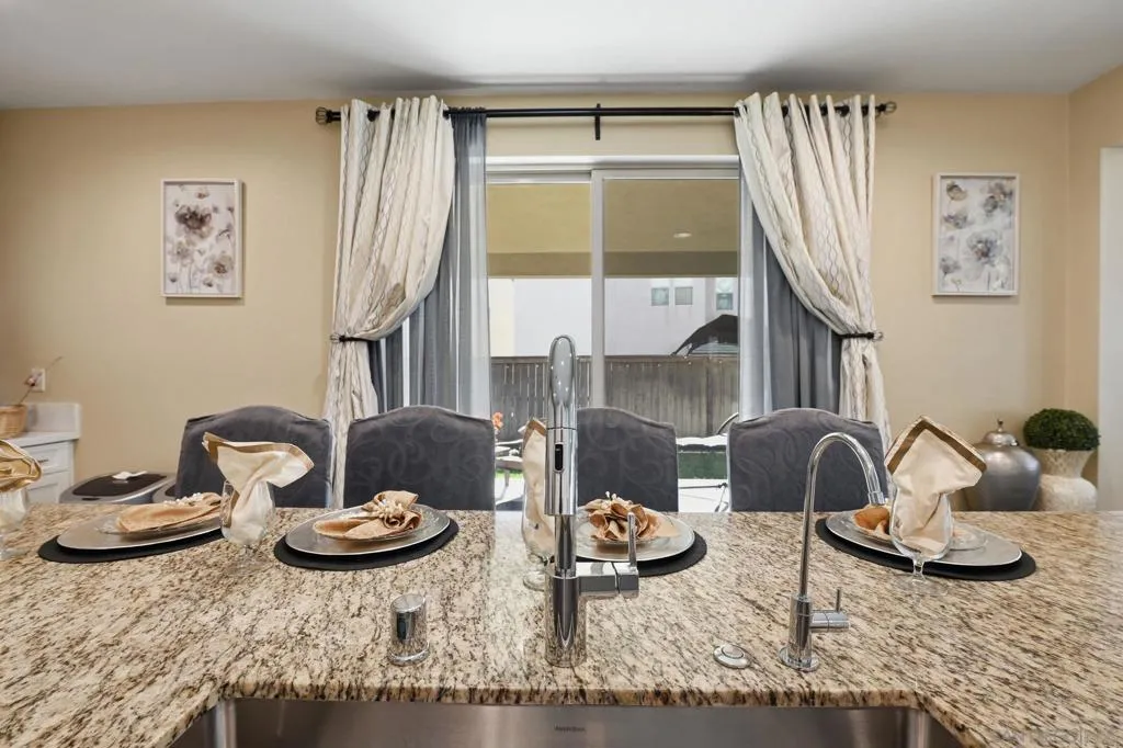 1124 Camino Levante, Chula Vista, California 91913 home-pic-23
