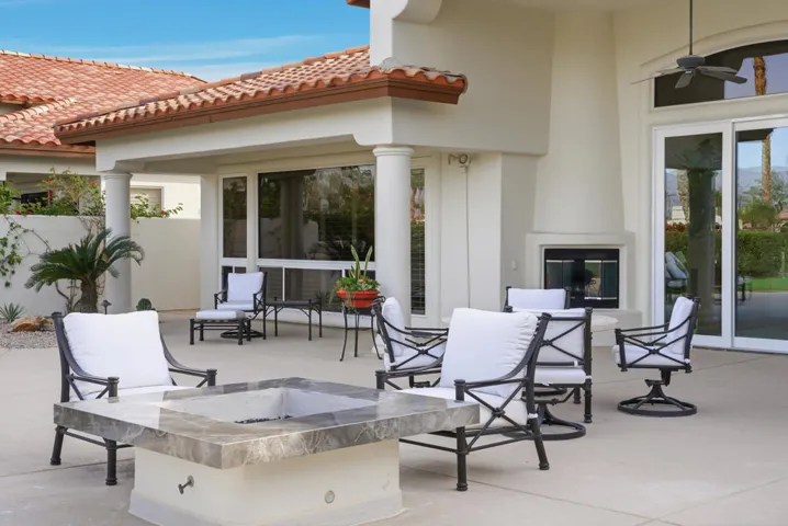 Outdoor firepit