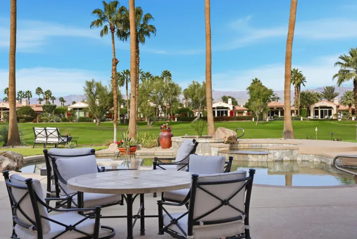 poolside dining