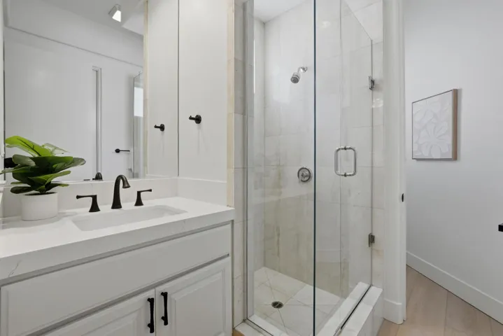 2nd bedroom bath