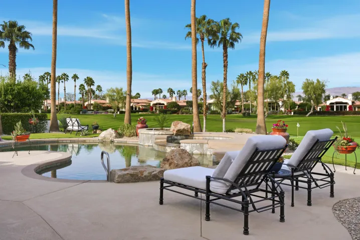 poolside loungin